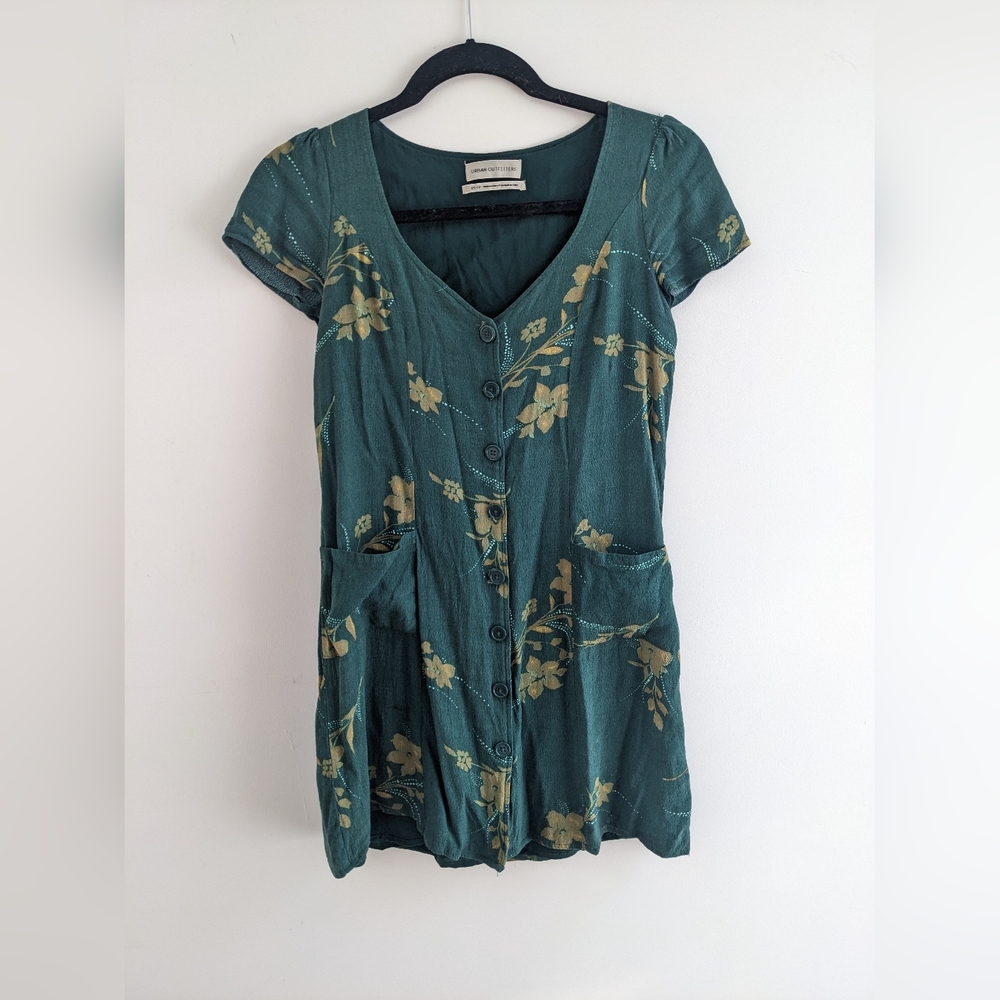 Urban Outfitters XS-TP button up blouse